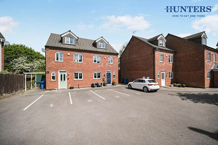4 Bedroom Semi-detached House For Sale In Livingstone Drive, Lichfield, WS14