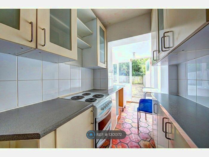 4 Bedroom Terraced House To Rent In Oaklea Passage, Kingston Upon Thames KT1