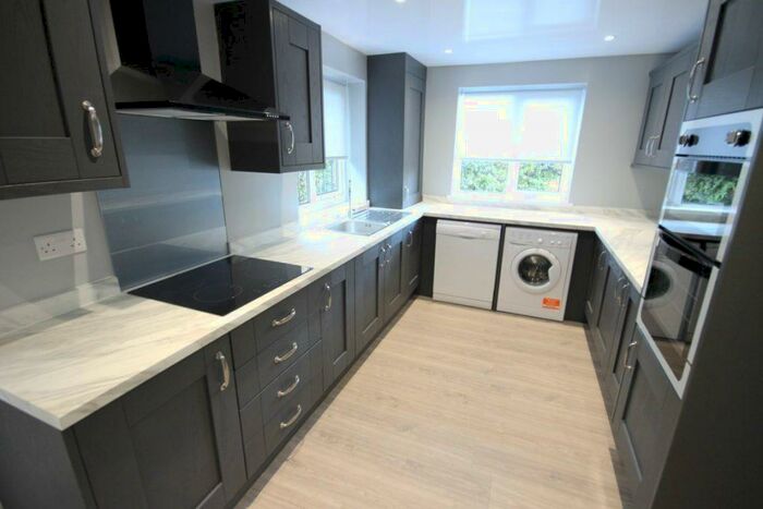 2 Bedroom Bungalow To Rent In Bentcliffe Close, Moortown, Leeds, LS17