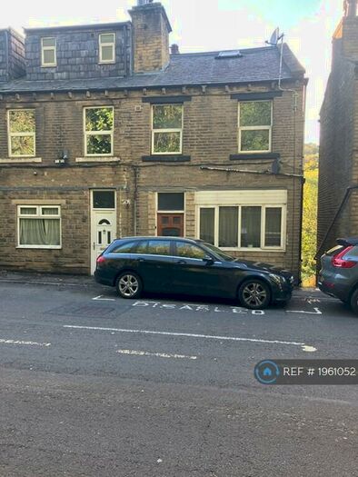 2 Bedroom Flat To Rent In Burnley Road, Luddendenfoot, Halifax, HX2