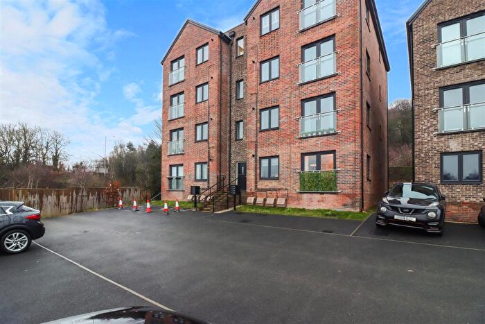 2 Bedroom Apartment For Sale In Laver Drive, Tapton, Chesterfield, S41