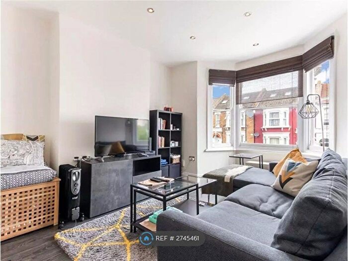 2 Bedroom Flat To Rent In Cranbrook Park, London, N22