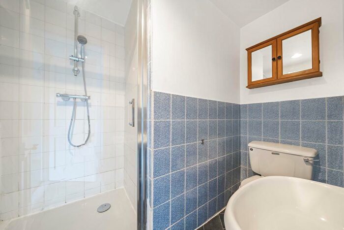 1 Bedroom Flat For Sale In Reading Road, Henley-On-Thames, RG9