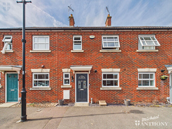3 Bedroom Terraced House For Sale In Arncott Way, Aylesbury, HP19