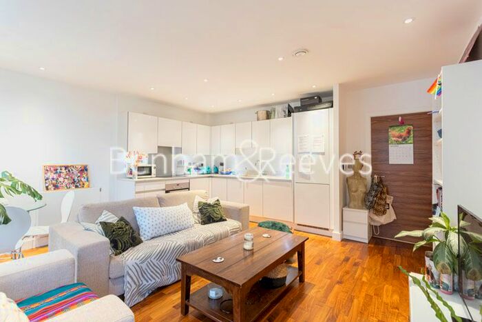 2 Bedroom Flat To Rent In John Donne Way, Greenwich, SE10