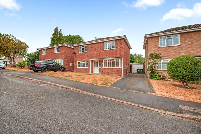 4 Bedroom Detached House For Sale In Brookwood, Surrey, GU24
