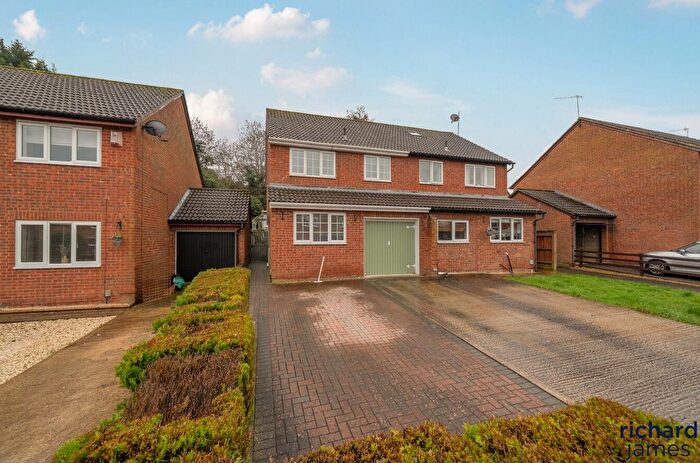 3 Bedroom Semi-Detached House For Sale In Bayleaf Avenue, Woodhall Park, Swindon, SN2