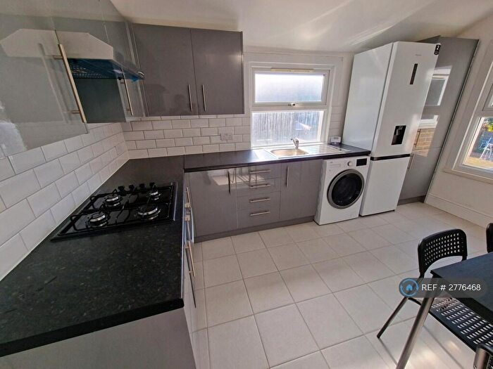 2 Bedroom Flat To Rent In Kensington Avenue, London, E12