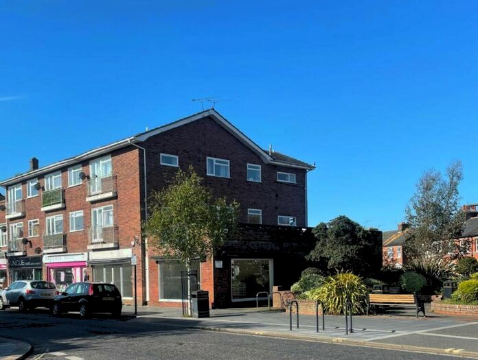 2 Bedroom Flat To Rent In Connaught Avenue, Frinton-on-Sea, CO13