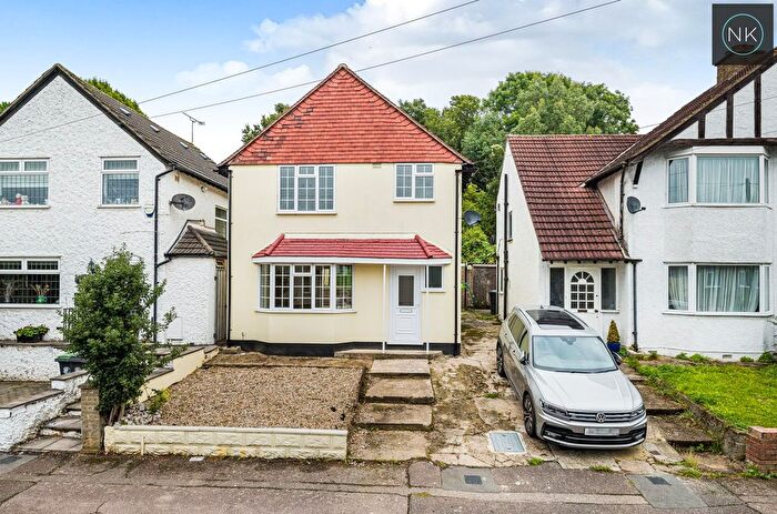 3 Bedroom Detached House To Rent In Goldings Road, Loughton, Essex, IG10