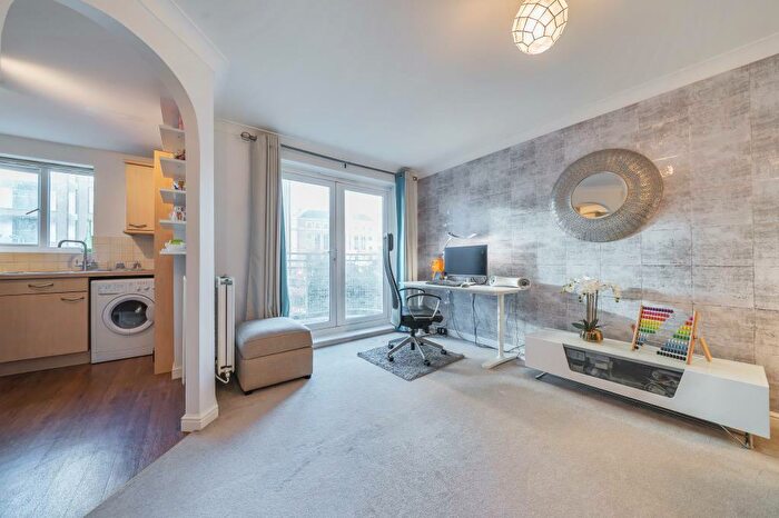 2 Bedroom Flat For Sale In Central Reading, Berkshire, RG1