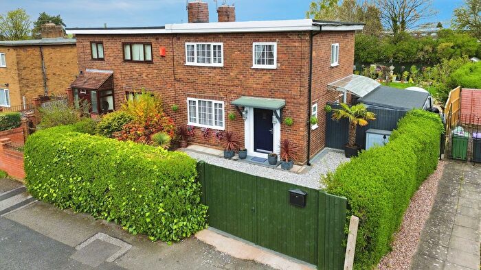 3 Bedroom Semi-Detached House For Sale In New Road, Telford, TF2