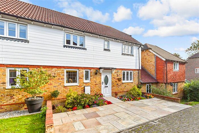 3 Bedroom End Terrace House For Sale In Greyhound Chase, Ashford, Kent, TN23