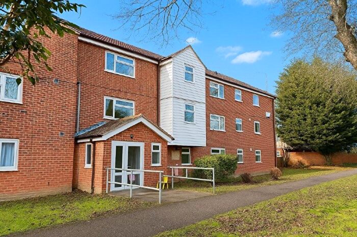 2 Bedroom Flat To Rent In Harvard Court, Rayleigh, SS6