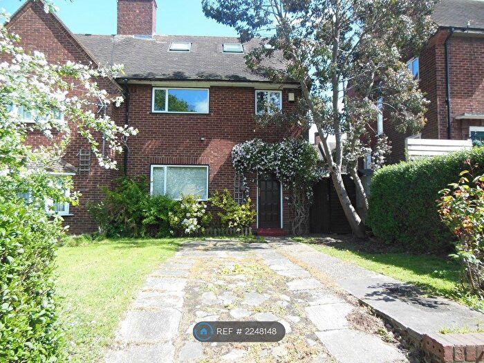 4 Bedroom Semi-Detached House To Rent In Mottingham Road, London, SE9