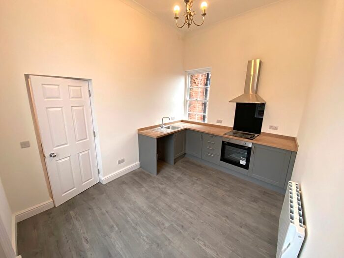 2 Bedroom Flat To Rent In Queens Head Court, Newark, NG24