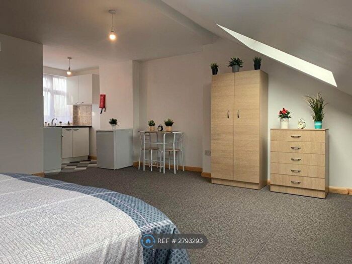 Studio To Rent In St Pauls Road, London, N17