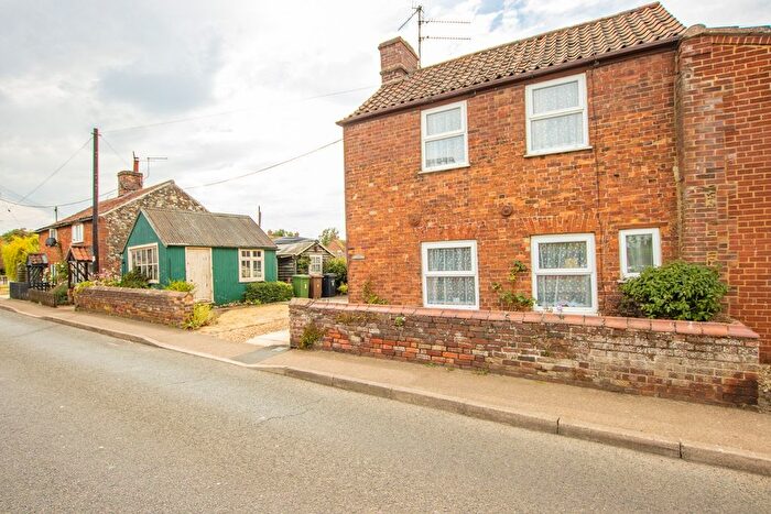 3 Bedroom Cottage For Sale In Hunstanton Road, Dersingham, PE31
