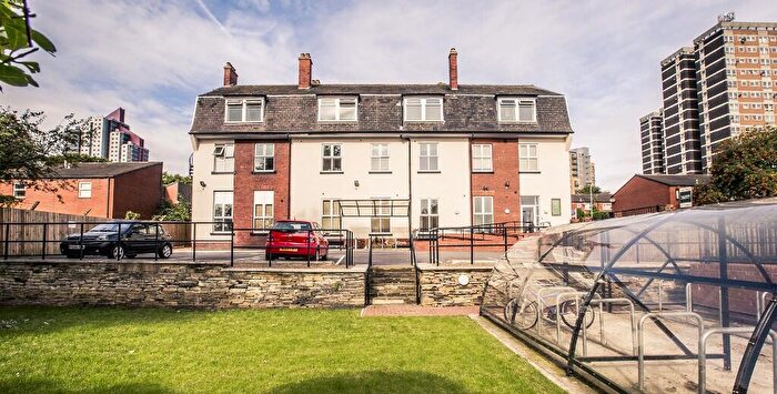 Studio For Sale In Lovell Park Grange, Leeds, West Yorkshire, LS7