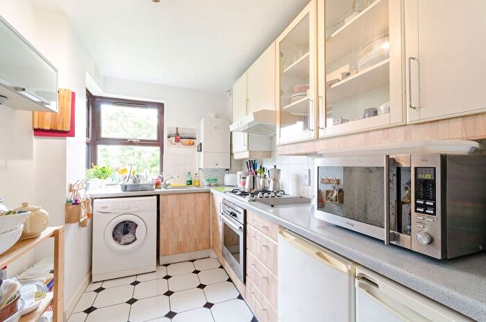 3 Bedroom Flat To Rent In Glenbuck Road, Surbiton, KT6
