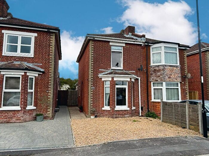 2 Bedroom Semi Detached House For Sale In Loane Road, Southampton, Hampshire, SO19