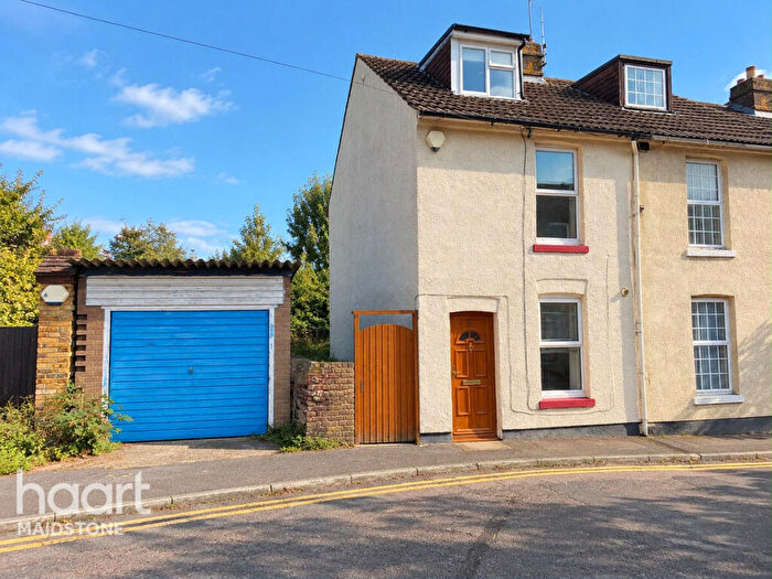 2 Bedroom End Of Terrace House For Sale In Warwick Place, Maidstone, ME16