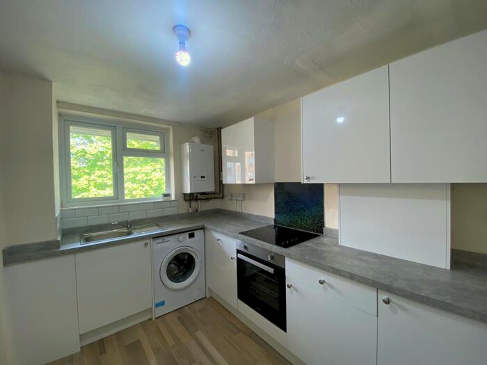 2 Bedroom Flat To Rent In Atkins Close, Cambridge, CB4