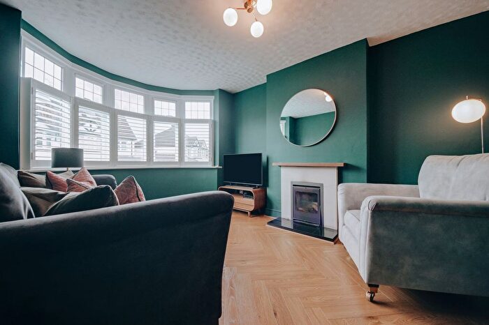 2 Bedroom Semi Detached House For Sale In East Drive, Watford, WD25