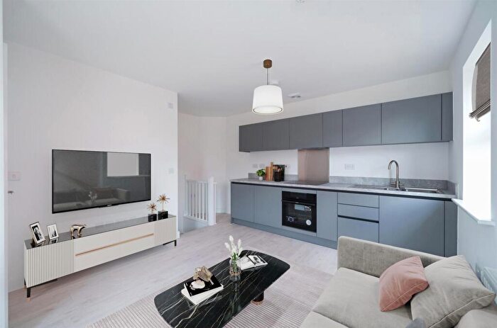 2 Bedroom Town House To Rent In Iris Crescent, Seacroft, LS14