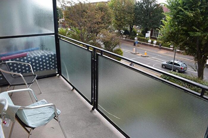 2 Bedroom Flat To Rent In Blenheim Court, New Church Road, Hove, ., BN3