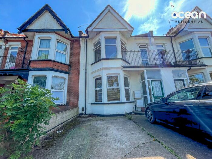 2 Bedroom Flat To Rent In Shaftesbury Avenue, Southend-On-Sea, Essex, SS1
