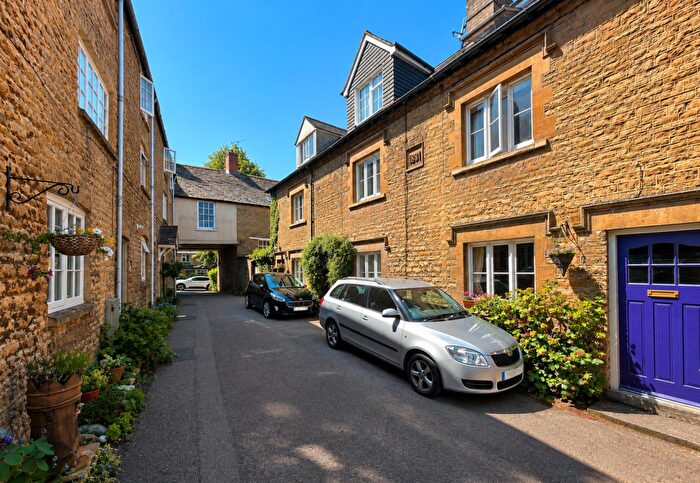 2 Bedroom Cottage For Sale In Distons Lane, Chipping Norton, OX7