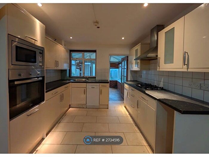 3 Bedroom Detached House To Rent In Normans Mead, London, NW10