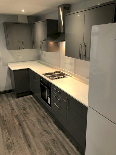 3 Bedroom House To Rent In Pentreguinea Road, St Thomas, Swansea, SA1