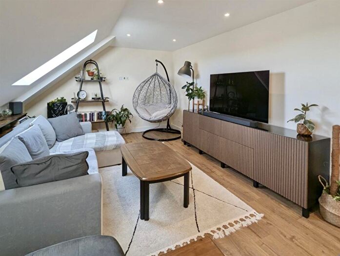 2 Bedroom Apartment For Sale In Dorchester Road, Weymouth, DT4