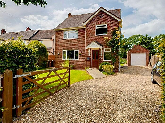 3 Bedroom Detached House For Sale In Worcester Road, Hanley Swan, Worcester, WR8