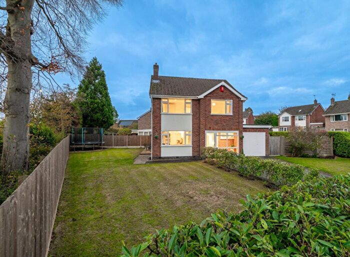 4 Bedroom Detached House For Sale In Convent Close, Kenilworth, CV8