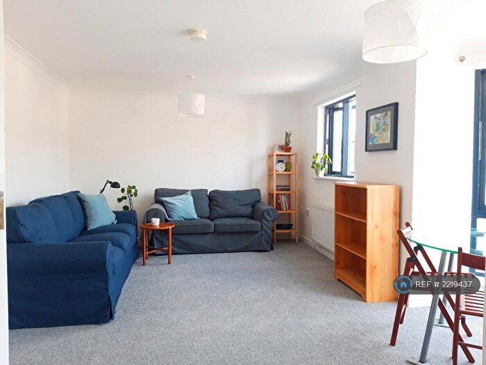 2 Bedroom Flat To Rent In Monteagle Way, London, E5