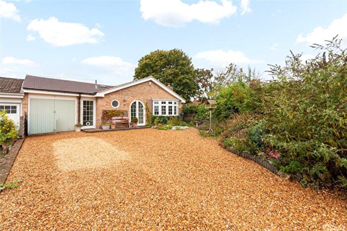 4 Bedroom Bungalow For Sale In Kilpin Green, North Crawley, Buckinghamshire, MK16