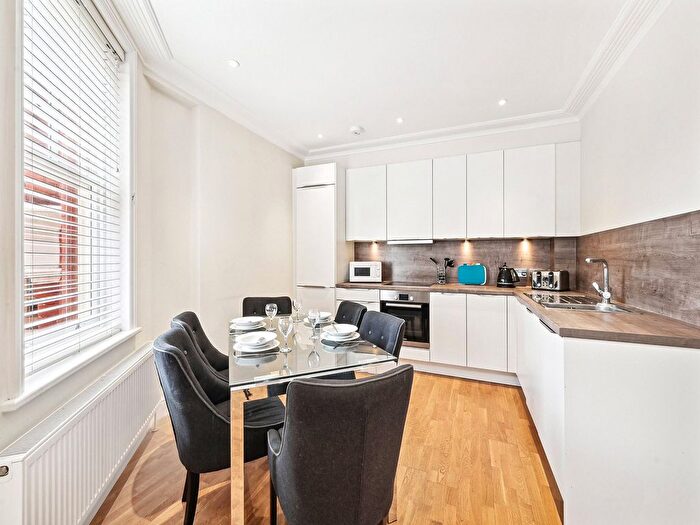 3 Bedroom Flat To Rent In Hamlet Gardens, King Street, W6