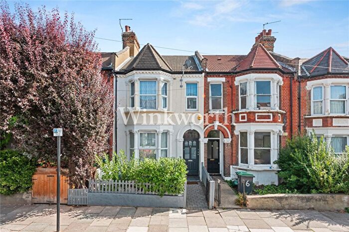 2 Bedroom Flat For Sale In Kitchener Road, London, N17
