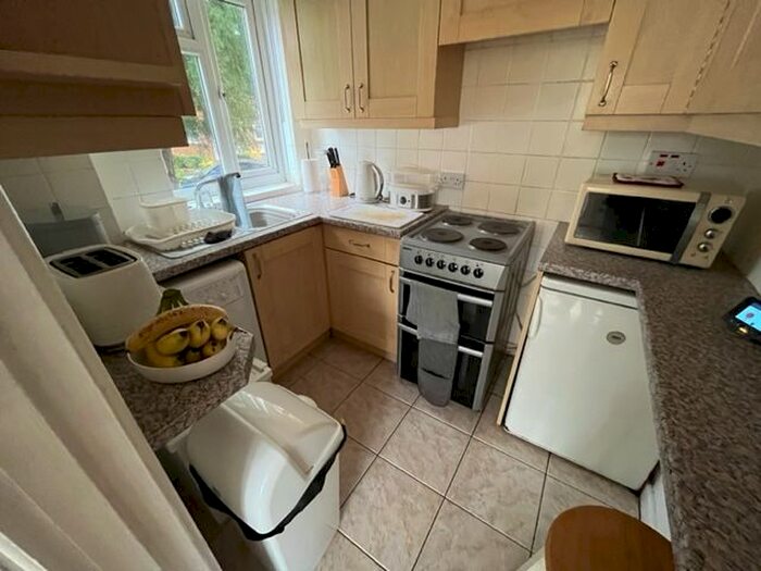 1 Bedroom Flat To Rent In Weston Lane, Southampton, SO19