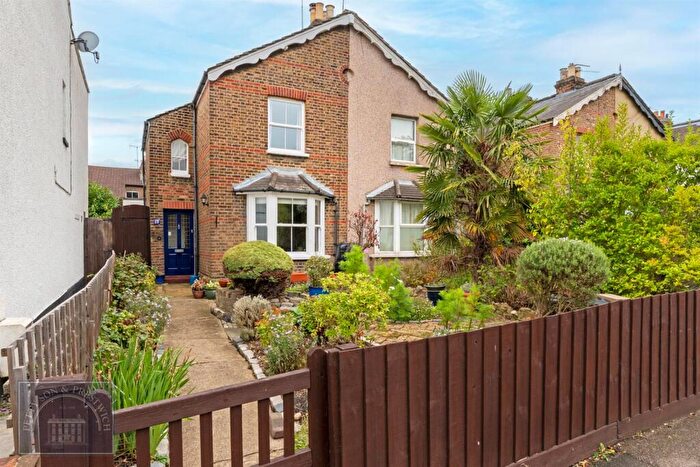 2 Bedroom House For Sale In Halstead Road, Wanstead, E11