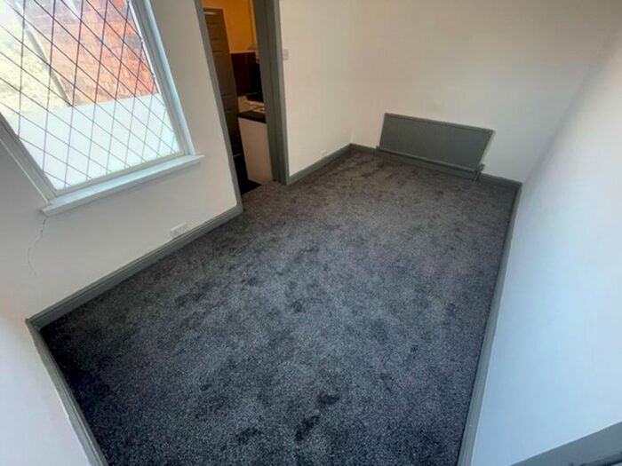 1 Bedroom Flat To Rent In Un-Furnished Studio Flat To Rent, All Bills Included, Hunt Street, Old Town, SN1