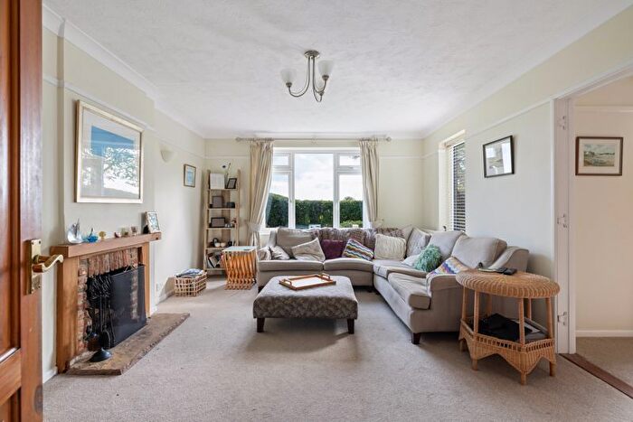 4 Bedroom Detached House For Sale In Nettleton Avenue, Chichester, PO20