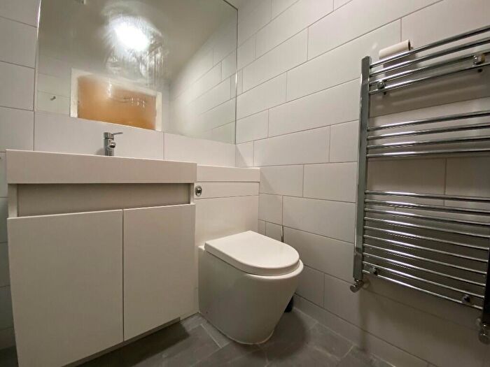 Studio To Rent In Church Hill Road, Barnet, North London, EN4
