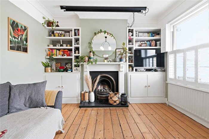 2 Bedroom Apartment For Sale In Forest Hill Road, London, SE22