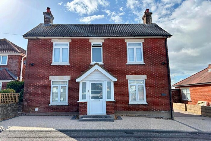 3 Bedroom Detached House For Sale In Kinson, BH11