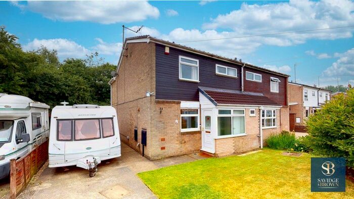 3 Bedroom Semi-Detached House To Rent In Derwent Grove, DE55