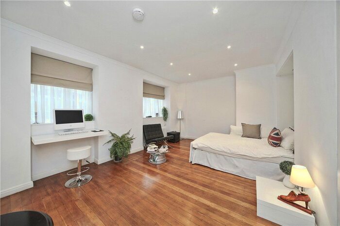 Studio To Rent In Holland Park Avenue, London, W11